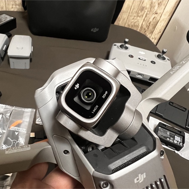 Inspire（DJI）(インスパイア)のドローン DJI AIR 2S Fly More Combo  エンタメ/ホビーのおもちゃ/ぬいぐるみ(ホビーラジコン)の商品写真