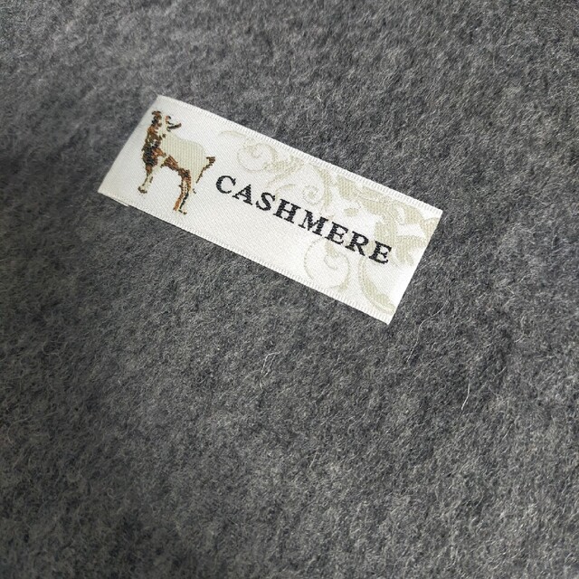 BARNEYS NEW YORK(バーニーズニューヨーク)のCASHMERE カシミヤ グレー マフラー 大判 レディースのファッション小物(マフラー/ショール)の商品写真