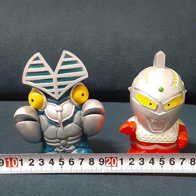 ウルトラセブン　バルタン　貯金箱 エンタメ/ホビーのおもちゃ/ぬいぐるみ(キャラクターグッズ)の商品写真