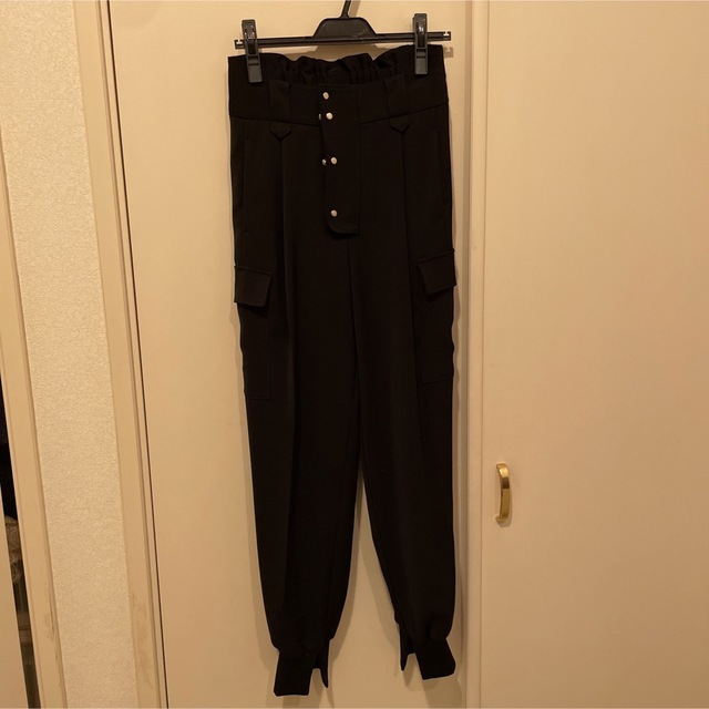 Ameri VINTAGE(アメリヴィンテージ)のAmeri アメリ　新作　完売　CARGO SLACKS PANTS レディースのパンツ(カジュアルパンツ)の商品写真