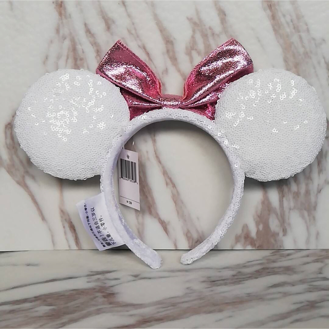 Disney(ディズニー)のディズニー　カチューシャ　スパンコール　ハート　ピンク　ミニー　刺繍　　白 レディースのヘアアクセサリー(カチューシャ)の商品写真