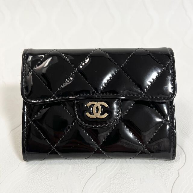 CHANEL(シャネル)の正規品 美品❣️CHANEシャネル マトラッセ エナメル コインケース 名刺入れ レディースのファッション小物(コインケース)の商品写真