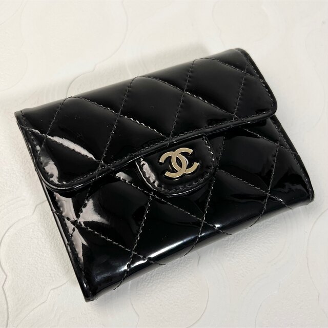 CHANEL(シャネル)の正規品 美品❣️CHANEシャネル マトラッセ エナメル コインケース 名刺入れ レディースのファッション小物(コインケース)の商品写真