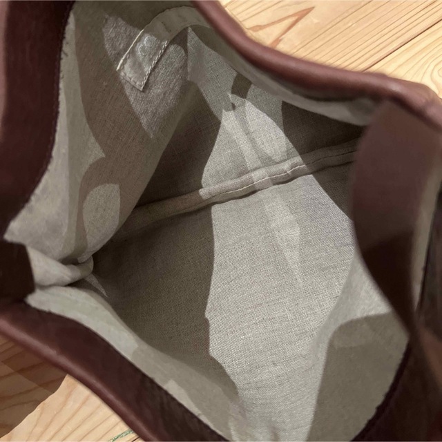 nest Robe(ネストローブ)のCONFECT バレンシアレザー サコッシュ ブラウン メンズのバッグ(ショルダーバッグ)の商品写真