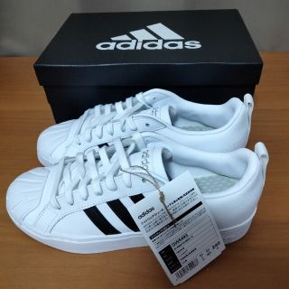 アディダス(adidas)のadidasスニーカー(スニーカー)