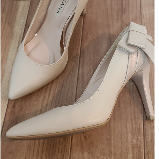 DIANA　ダイアナ　ベージュパンプス　リボン レディースの靴/シューズ(ハイヒール/パンプス)の商品写真