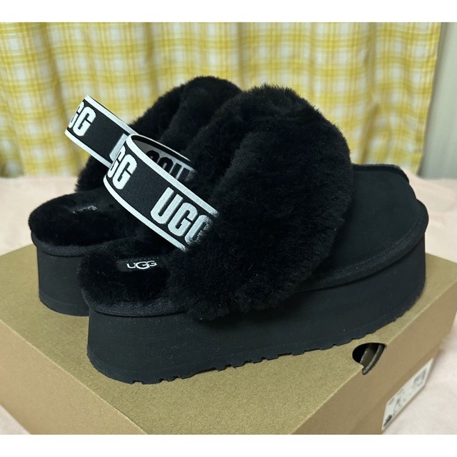 UGG(アグ)のほぼ未使用★大人気UGGの厚底サンダルは美脚マジックでスラリが叶っちゃう❤️✨ レディースの靴/シューズ(サンダル)の商品写真