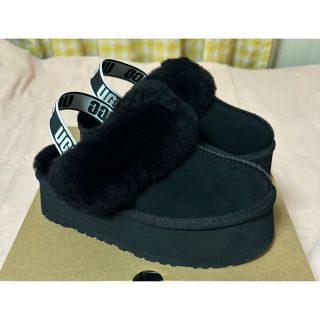 アグ(UGG)のほぼ未使用★大人気UGGの厚底サンダルは美脚マジックでスラリが叶っちゃう❤️✨(サンダル)