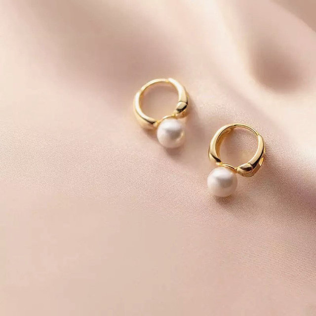 DEUXIEME CLASSE(ドゥーズィエムクラス)のdainty pearl hoop pierce 18k coating レディースのアクセサリー(ピアス)の商品写真