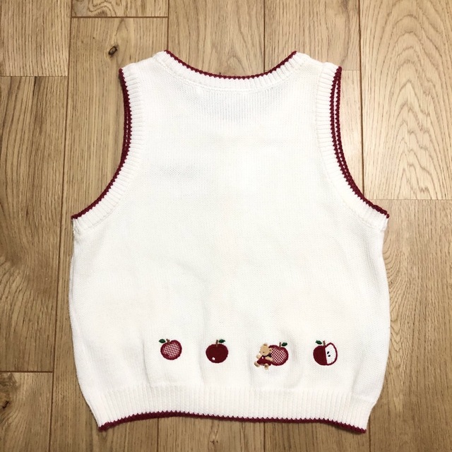 familiar(ファミリア)のfamiliar ファミリア レトロ 白 ニット ベスト トップス90 キッズ/ベビー/マタニティのキッズ服女の子用(90cm~)(ニット)の商品写真