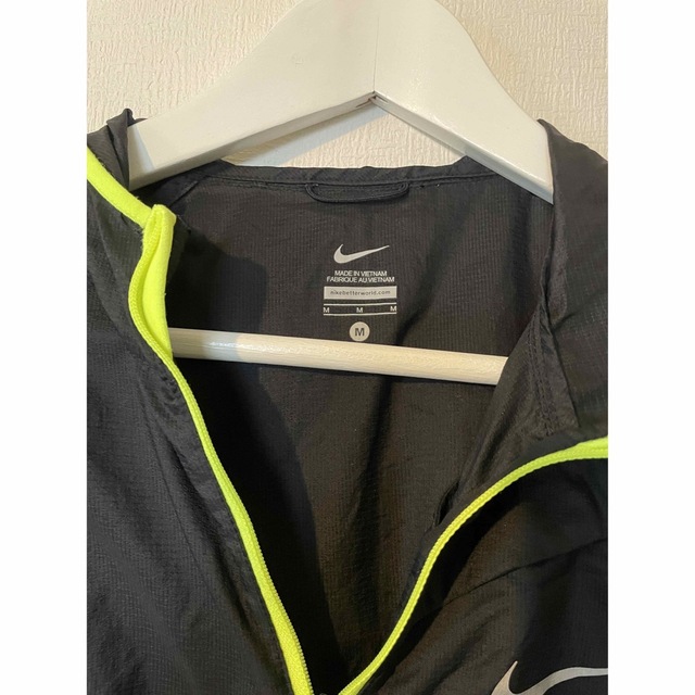 NIKE(ナイキ)の【march様専用】NIKE ライトジャケット　レディースM スポーツ/アウトドアのトレーニング/エクササイズ(その他)の商品写真