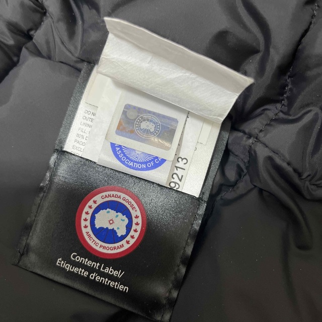 CANADA GOOSE(カナダグース)の値下　カナダグース　シャーロット黒　Sサイズ美品 レディースのジャケット/アウター(ダウンジャケット)の商品写真