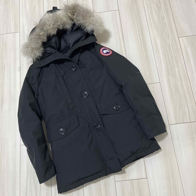 CANADA GOOSE(カナダグース)の値下　カナダグース　シャーロット黒　Sサイズ美品 レディースのジャケット/アウター(ダウンジャケット)の商品写真