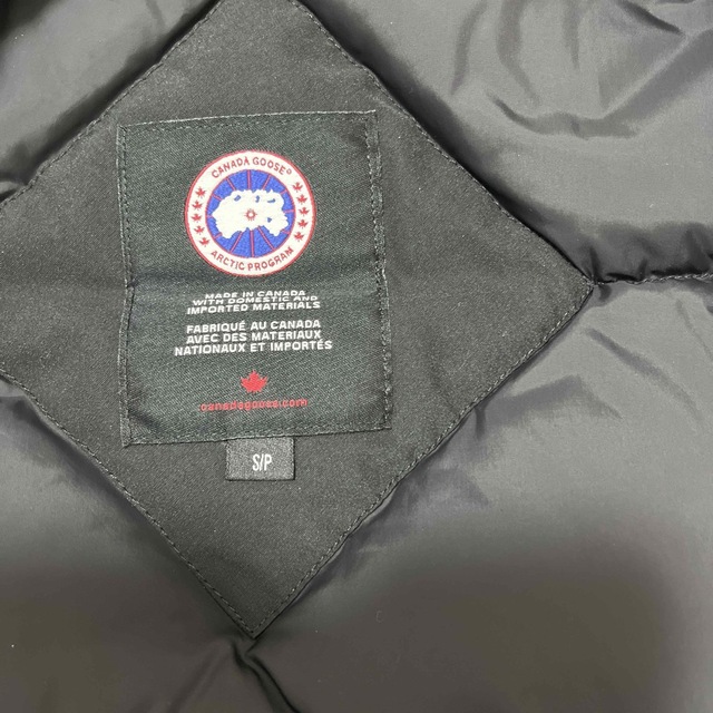 CANADA GOOSE(カナダグース)の値下　カナダグース　シャーロット黒　Sサイズ美品 レディースのジャケット/アウター(ダウンジャケット)の商品写真