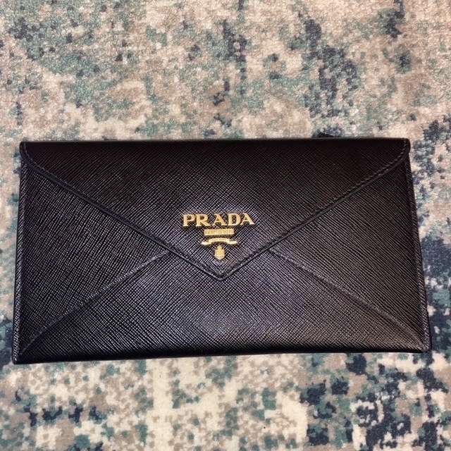 新品同様】PRADA プラダ レター型 サフィアーノ レザー 長財布 黒 限定
