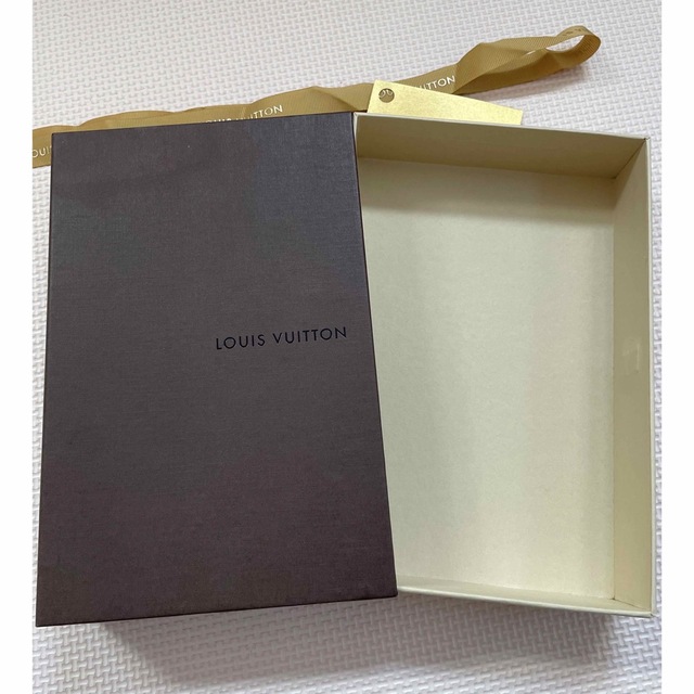 LOUIS VUITTON(ルイヴィトン)のルイ ヴィトン 空箱 不織布・リボン付き レディースのバッグ(ショップ袋)の商品写真