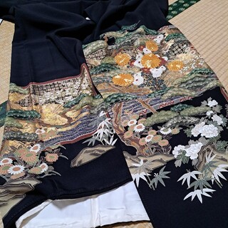 ②正絹 黒留袖 菊 牡丹 金駒刺繍 （比翼付き）袷の通販 by みーきー's