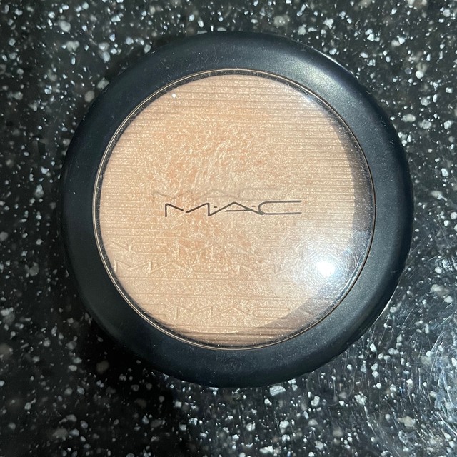 MAC(マック)のMAC エクストラ　ディメンション　スキンフィニッシュ　アイスド　アプリコット コスメ/美容のベースメイク/化粧品(フェイスパウダー)の商品写真