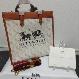 コーチ(COACH)のCOACH コーチ トートバッグ フィールドホース 馬 キャリッジ ホワイト(トートバッグ)