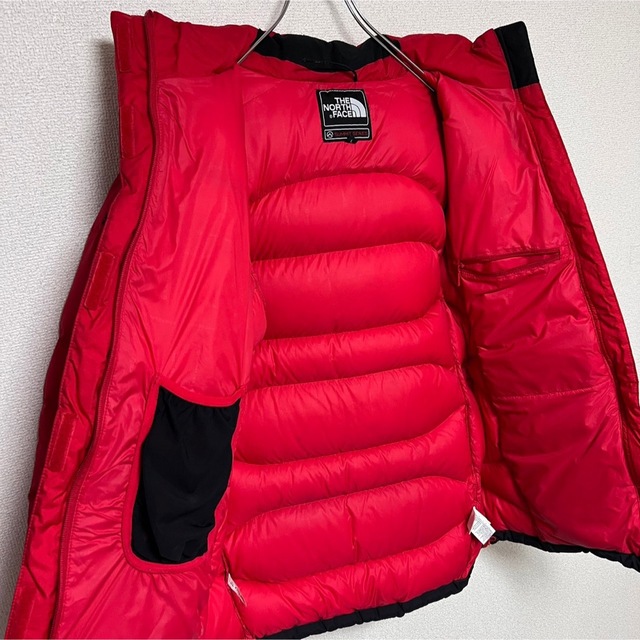 THE NORTH FACE(ザノースフェイス)のノースフェイス　ダウンジャケット　海外限定　レディース　Lサイズ　レッド　黒 レディースのジャケット/アウター(ダウンジャケット)の商品写真