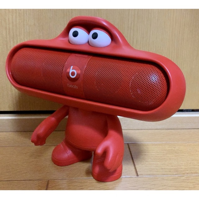 Beats by Dr Dre(ビーツバイドクタードレ)のbeats pill 2.0 Bluetoothスピーカー（RED）スタンド付き スマホ/家電/カメラのオーディオ機器(スピーカー)の商品写真