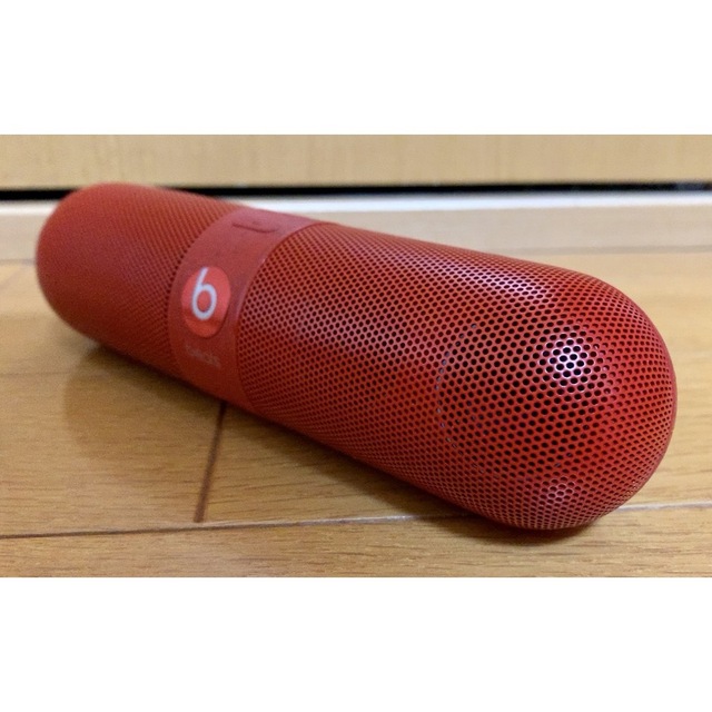 Beats by Dr Dre(ビーツバイドクタードレ)のbeats pill 2.0 Bluetoothスピーカー（RED）スタンド付き スマホ/家電/カメラのオーディオ機器(スピーカー)の商品写真