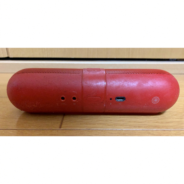 Beats by Dr Dre(ビーツバイドクタードレ)のbeats pill 2.0 Bluetoothスピーカー（RED）スタンド付き スマホ/家電/カメラのオーディオ機器(スピーカー)の商品写真