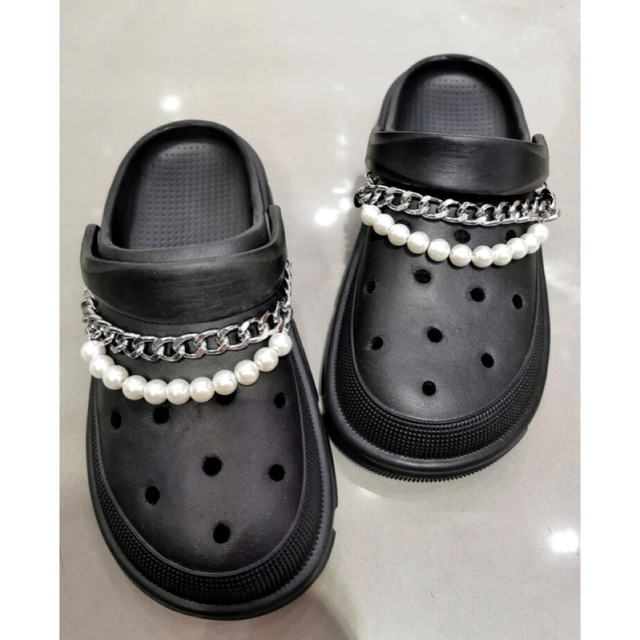 crocs(クロックス)のチェーン×パール　シビッツ　クロックス レディースの靴/シューズ(サンダル)の商品写真