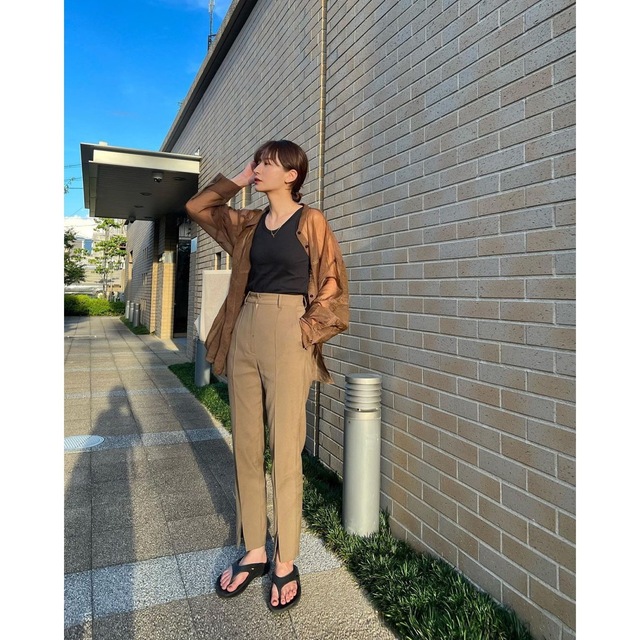 CLANE(クラネ)の【 CLANE 】CENTER SLIT SLIM TAPERED PANTS レディースのパンツ(カジュアルパンツ)の商品写真