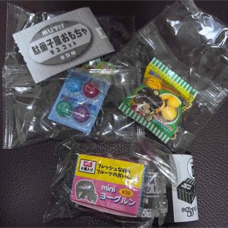 ＊吊り下げ駄菓子屋おもちゃマスコット　ヨーヨー　ミニじゃが　ヨーグルン　ガチャ＊(その他)