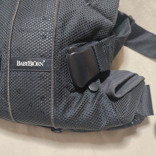 BABYBJORN(ベビービョルン)の美品✨ベビービョルン ONE AIR ワン エアー メッシュ 黒 抱っこ紐 キッズ/ベビー/マタニティの外出/移動用品(抱っこひも/おんぶひも)の商品写真