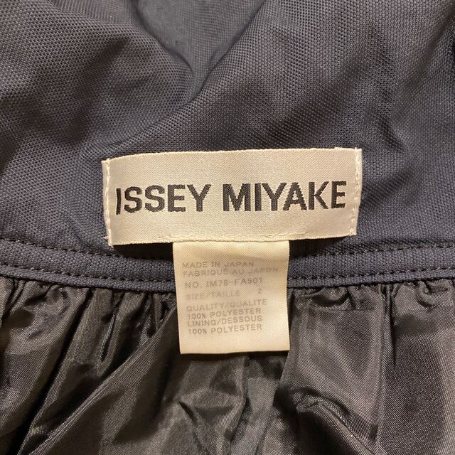 ISSEY MIYAKE(イッセイミヤケ)の春セール　イッセイミヤケ　コート着画あり レディースのジャケット/アウター(ロングコート)の商品写真