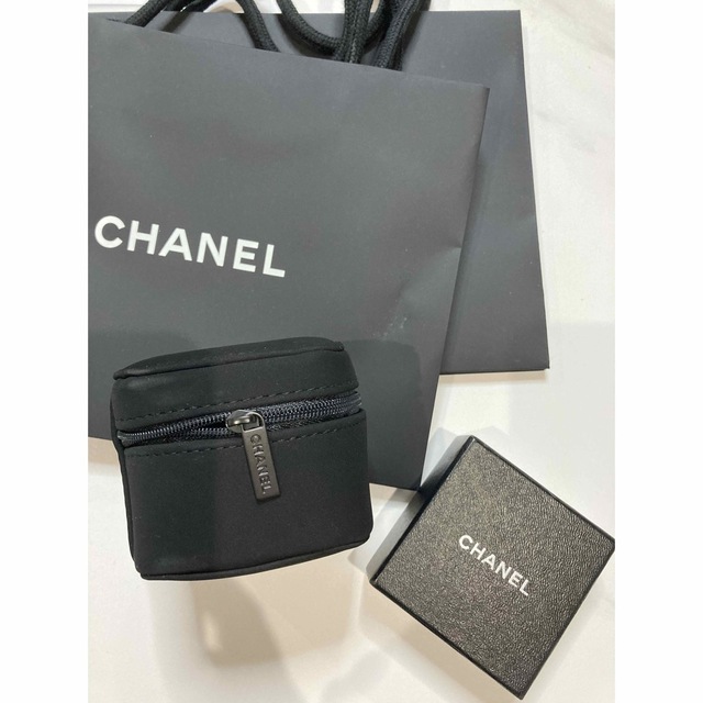 CHANEL(シャネル)の匿名配送　◆未使用◆シャネル　時計ケース　紙袋　箱　セット　シャネル時計ケース レディースのファッション小物(ポーチ)の商品写真