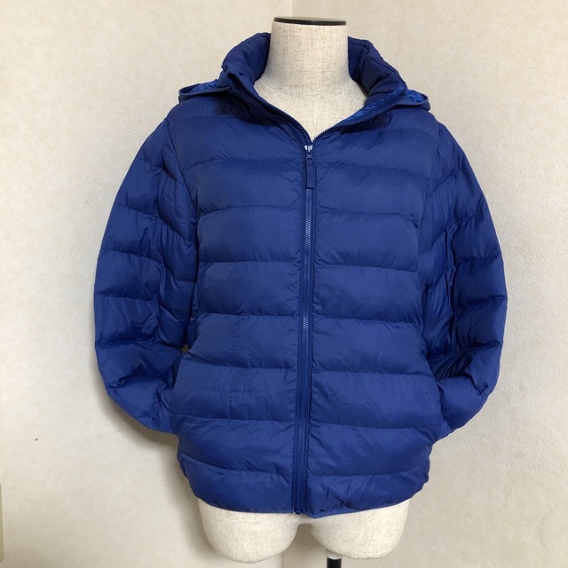 UNIQLO(ユニクロ)のユニクロ160センチキッズダウンコートブルー青ユニクロ キッズ/ベビー/マタニティのキッズ服男の子用(90cm~)(ジャケット/上着)の商品写真