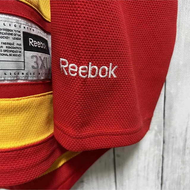 Reebok(リーボック)の美品！NHL Reebok×CALGARY FLAMES ゲームシャツ！  スポーツ/アウトドアのスポーツ/アウトドア その他(その他)の商品写真