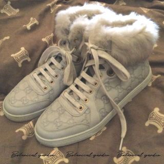 グッチ 白スニーカーの通販 21点 | Gucciを買うならラクマ