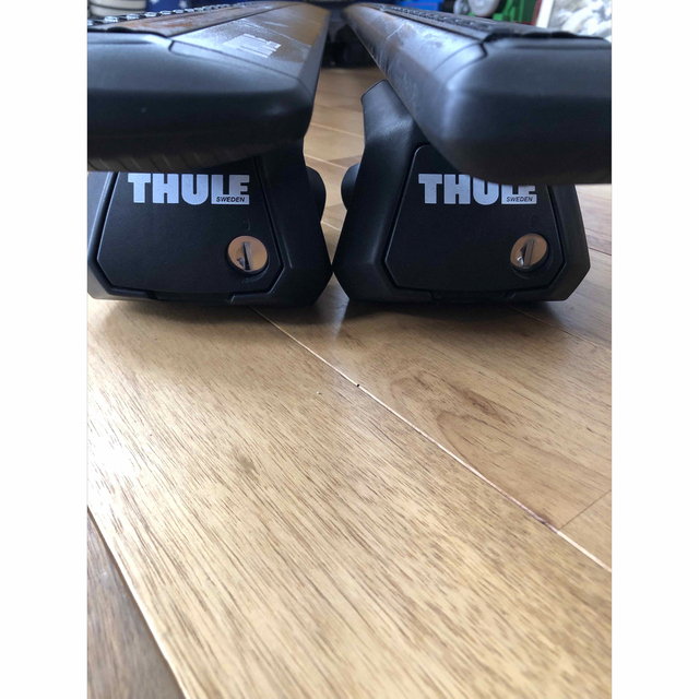 THULE(スーリー)の値下げ　THULE スーリー　セット　フット・バー 自動車/バイクの自動車(車外アクセサリ)の商品写真
