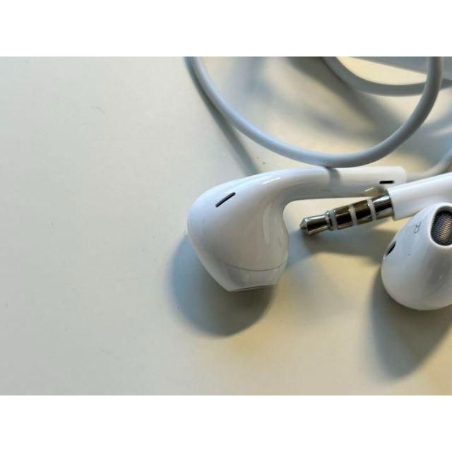 Apple(アップル)の【中古】純正EarPods with 3.5 mm Headphone Plug スマホ/家電/カメラのスマホアクセサリー(iPhoneケース)の商品写真