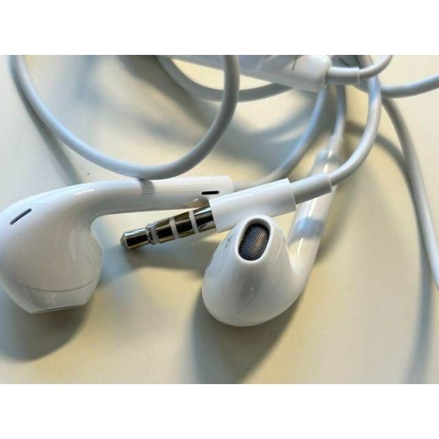 Apple(アップル)の【中古】純正EarPods with 3.5 mm Headphone Plug スマホ/家電/カメラのスマホアクセサリー(iPhoneケース)の商品写真