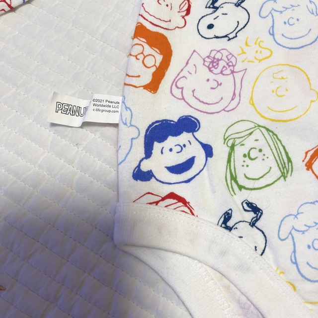 GAP Kids(ギャップキッズ)の新品未使用★スヌーピー　SNOOPY peanuts 総柄　長袖ロンパース キッズ/ベビー/マタニティのベビー服(~85cm)(ロンパース)の商品写真