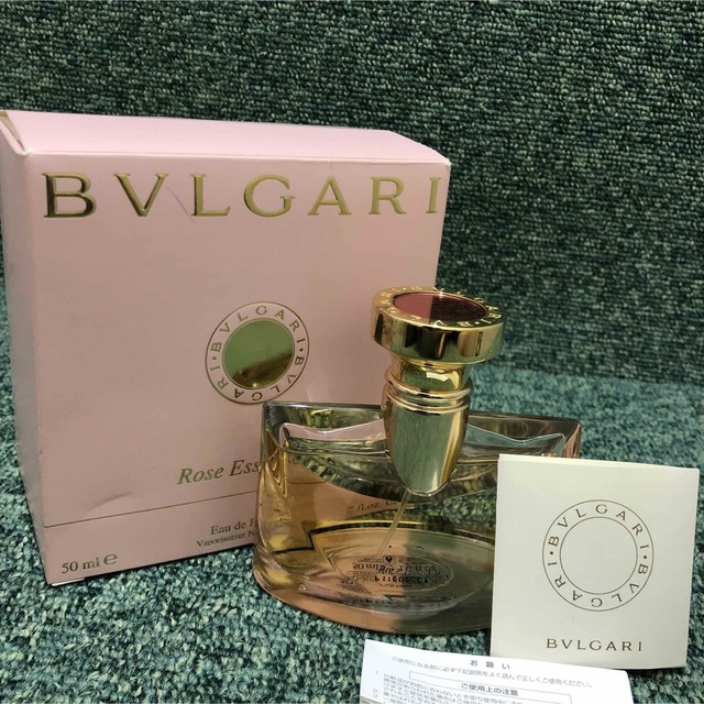 ガラスケースに飾ってましたブルガリ BVLGARI ローズエッセンシャル オードパルファム 30ml