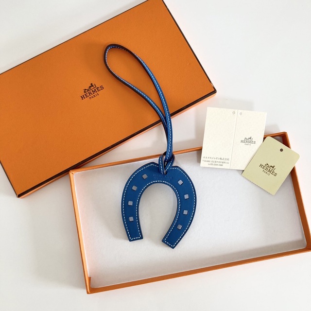 HERMES 馬蹄 パドックシュバル チャーム 水色 茶色 バイカラー 新品