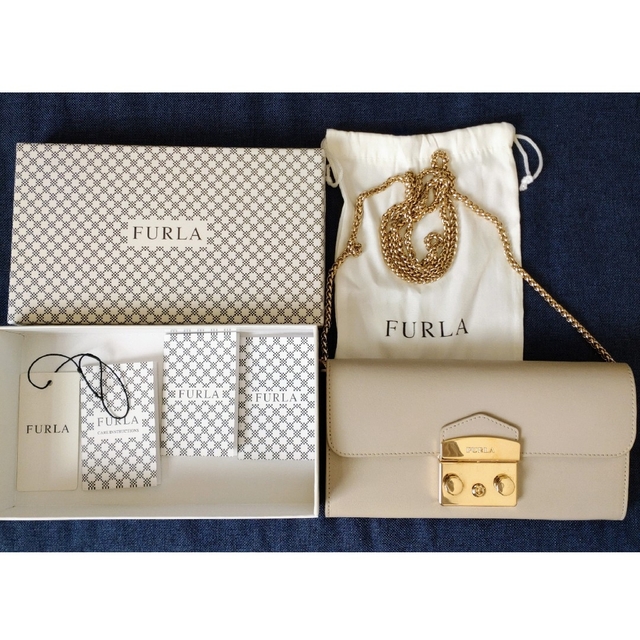 ほぼ未使用　極美品】FURLA  メトロポリス　ショルダーウォレット