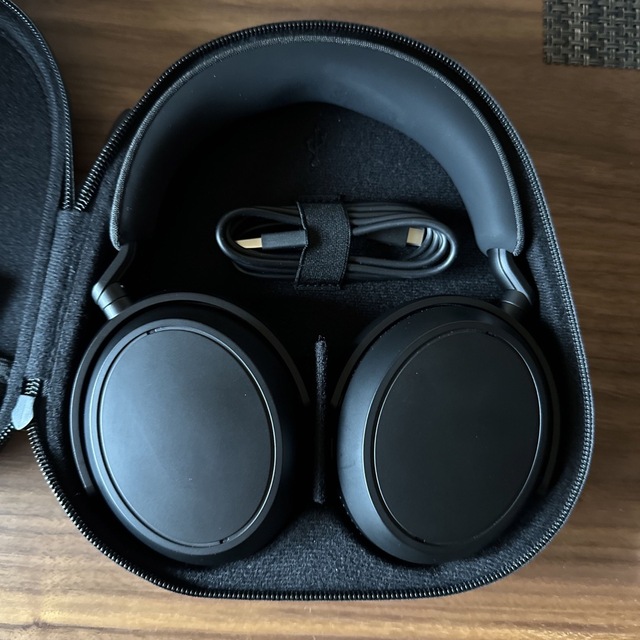 SENNHEISER MOMENTUM 4 Wireless 1