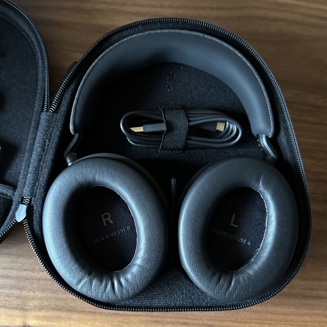 SENNHEISER MOMENTUM 4 Wireless SENNHEISER MOMENTUM 4 Wireless