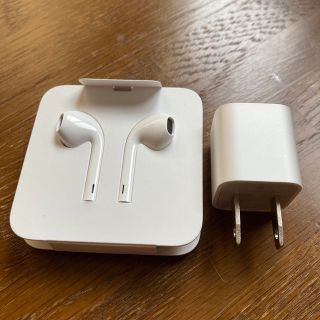 アップル(Apple)のApple 純正　イヤホン& 充電コンセント(ヘッドフォン/イヤフォン)