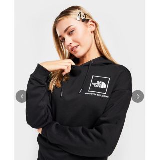 ザノースフェイス(THE NORTH FACE)の【海外限定品】ノースフェイス　背面ボックスロゴパーカー　Mサイズ(パーカー)