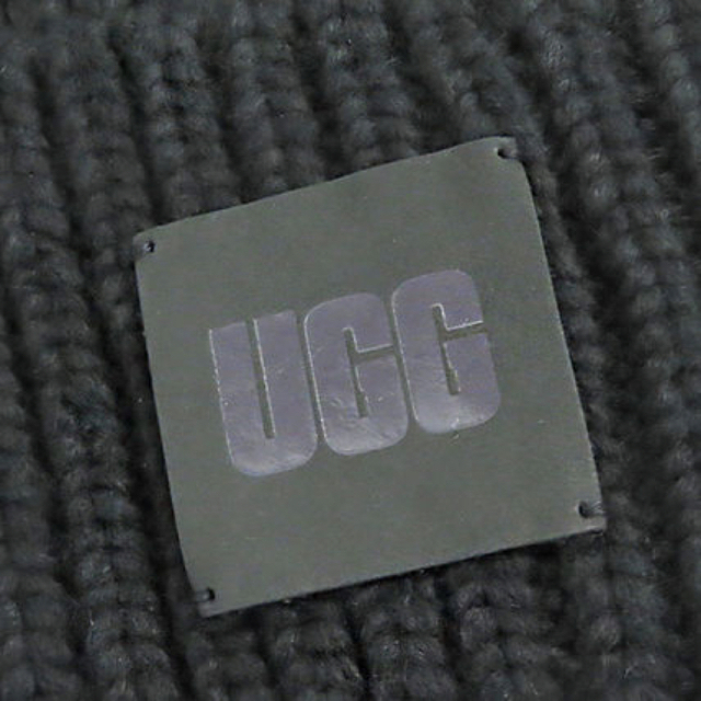 UGG(アグ)のUGG アグ●新品未使用●ニット帽（ブラック） レディースの帽子(ニット帽/ビーニー)の商品写真