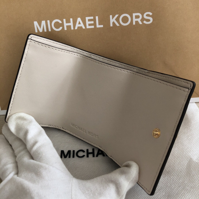 Michael Kors(マイケルコース)の専用　新品 マイケルコース 定価28,600円 財布 シグネチャーブラウン レディースのファッション小物(財布)の商品写真