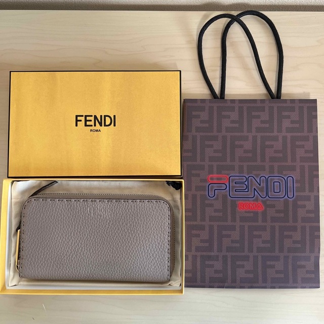 FENDI セレリア ラウンドファスナー長財布 レザー グレージュ 8M0374-